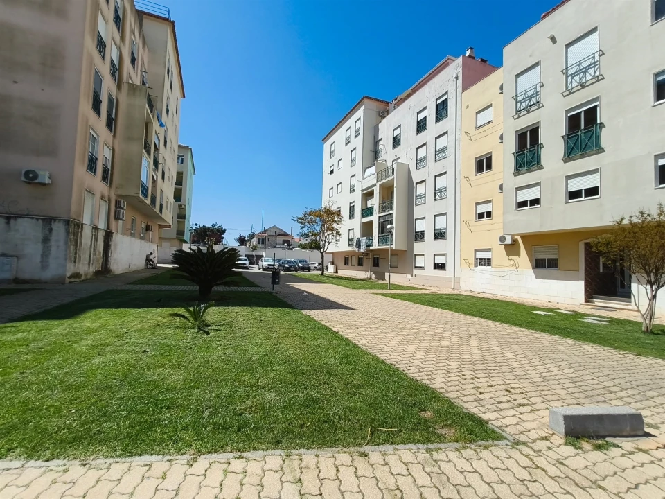 Apartamento T3 para Venda em Quinta do Conde Foto 3