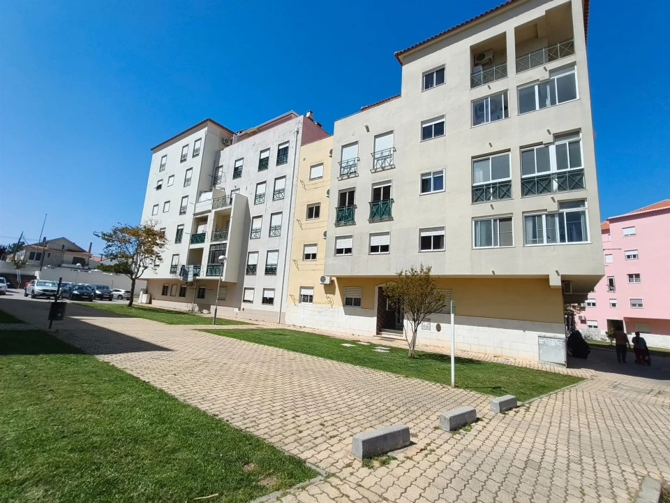 Apartamento T3 para Venda em Quinta do Conde Foto 1