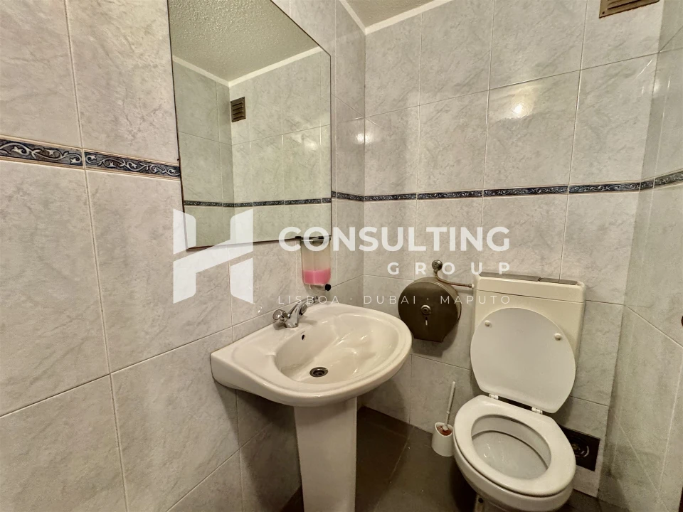 Loja para Arrendamento em Mina de Água Foto 4