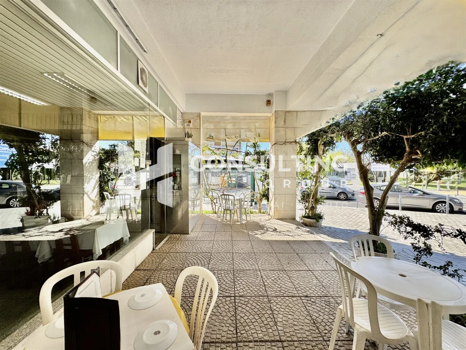 Loja para Arrendamento em Mina de Água Foto 28