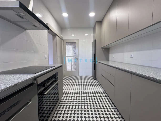 Apartamento T3 para Arrendamento em Cedofeita, Santo Ildefonso, Sé, Miragaia, São Nicolau e Vitória Foto 13