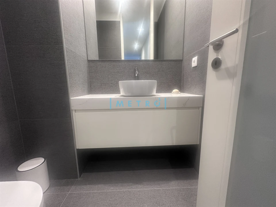 Apartamento T2 para Arrendamento em Lordelo do Ouro e Massarelos Foto 11