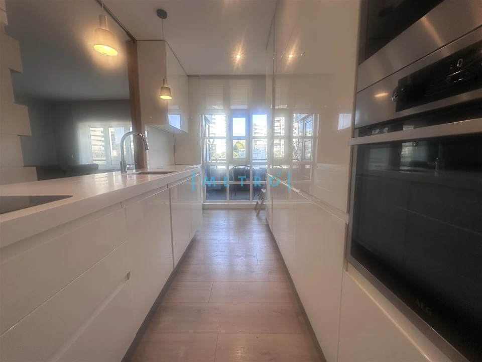 Apartamento T2 para Arrendamento em Lordelo do Ouro e Massarelos Foto 6