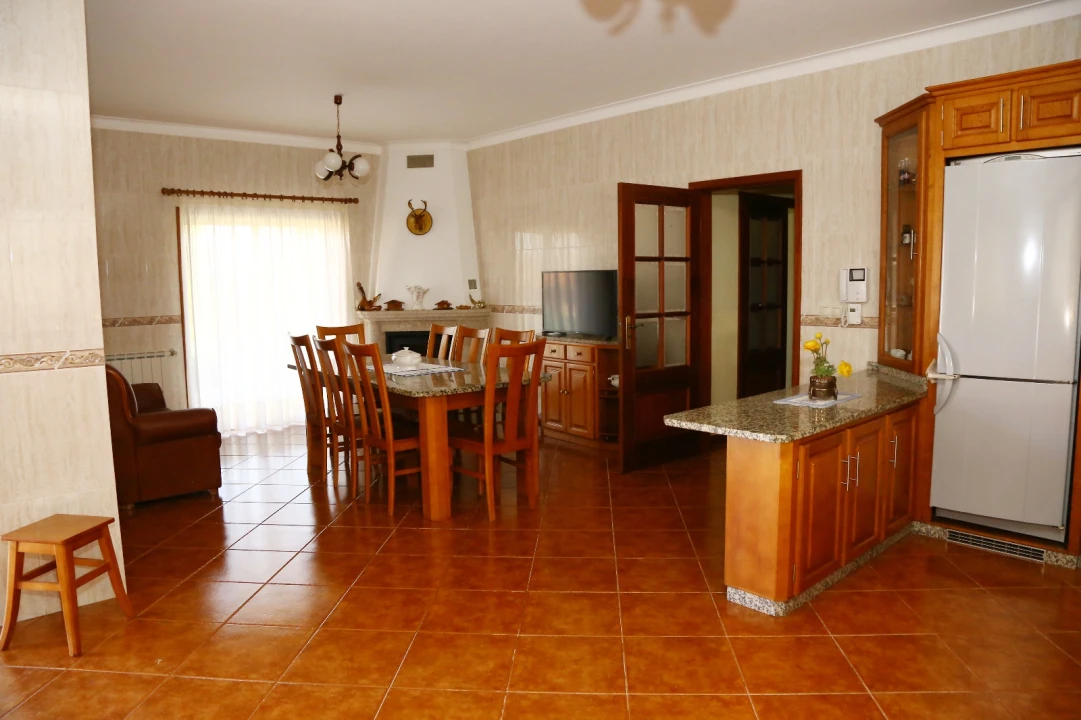 Moradia T4 para Venda em Raimonda Foto 8