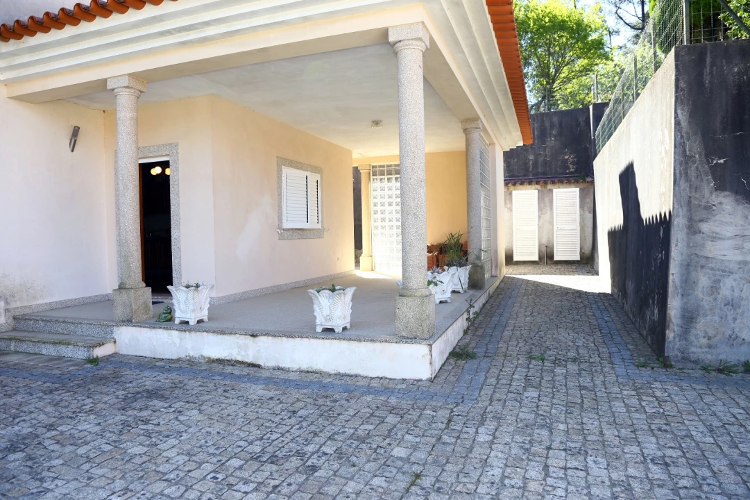 Moradia T4 para Venda em Raimonda Foto 33