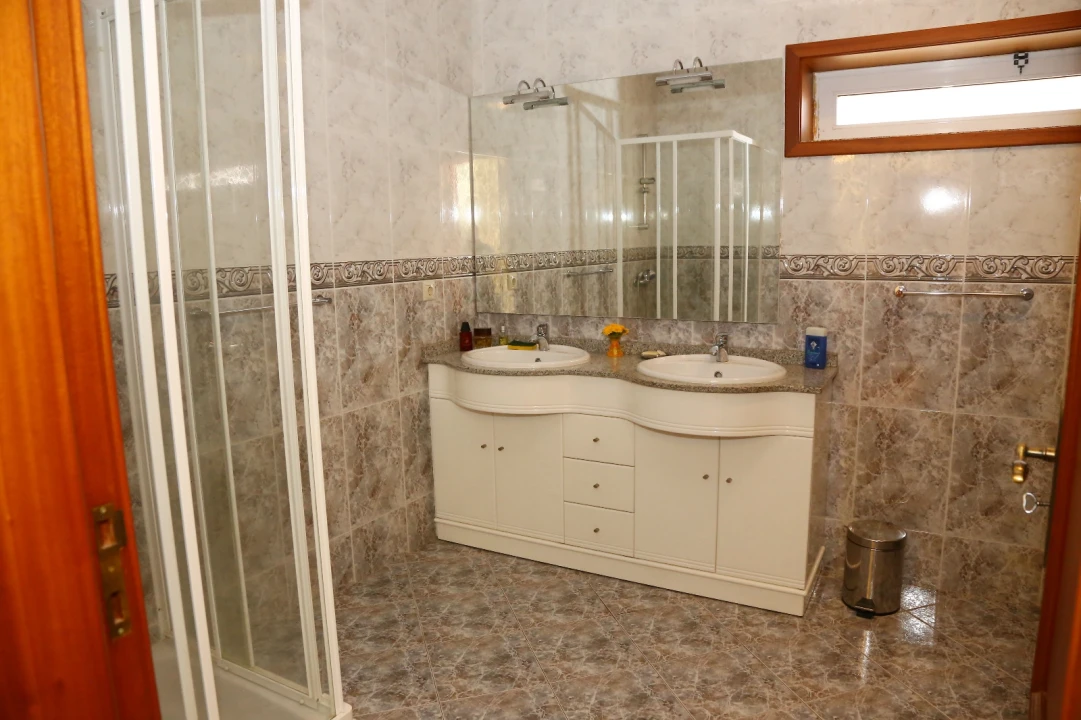 Moradia T4 para Venda em Raimonda Foto 29