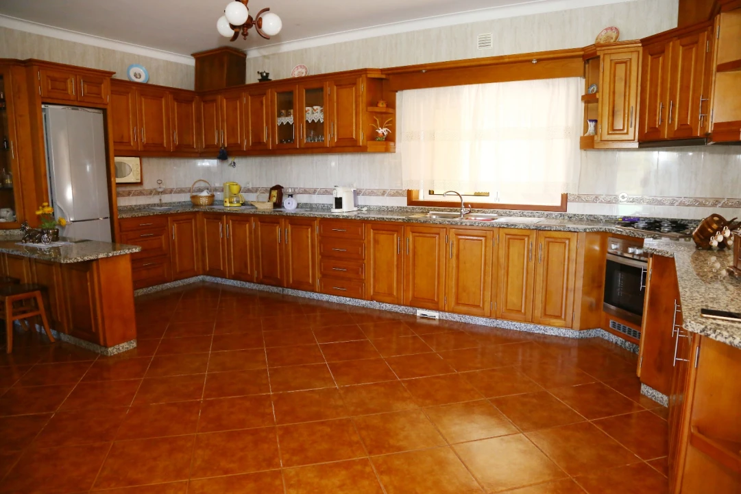 Moradia T4 para Venda em Raimonda Foto 9