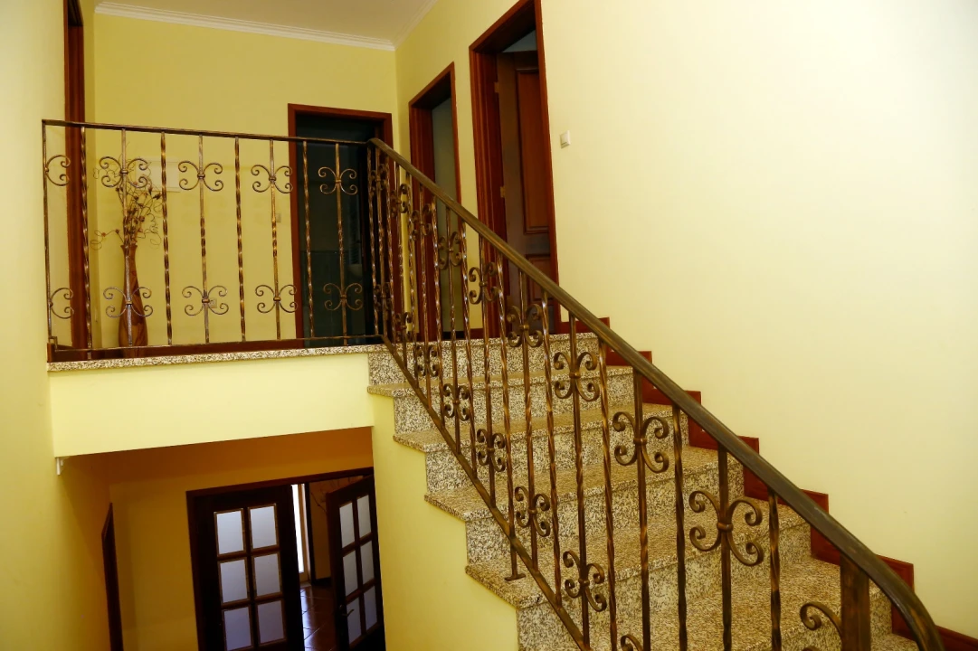 Moradia T4 para Venda em Raimonda Foto 16