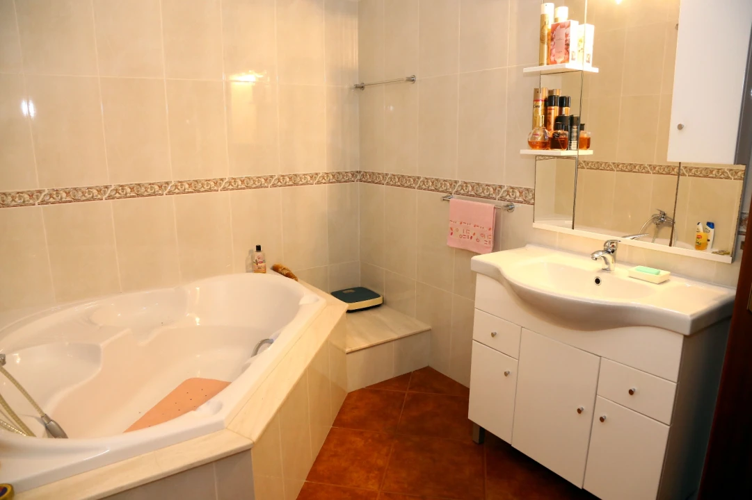 Moradia T4 para Venda em Raimonda Foto 13