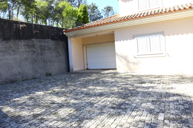 Moradia T4 para Venda em Raimonda Foto 35