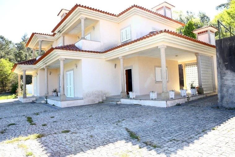 Moradia T4 para Venda em Raimonda Foto 2