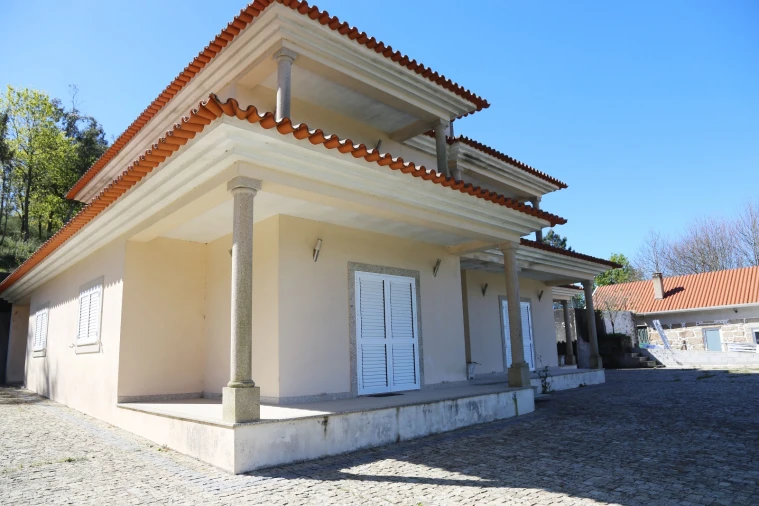 Moradia T4 para Venda em Raimonda Foto 3