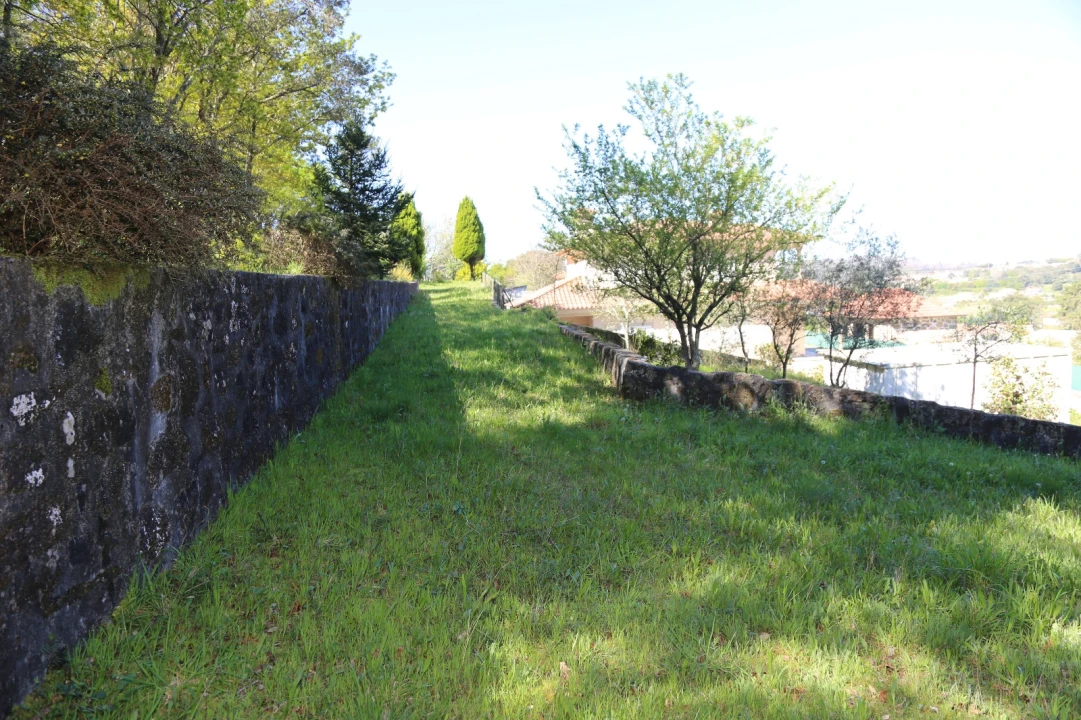 Moradia T4 para Venda em Raimonda Foto 44