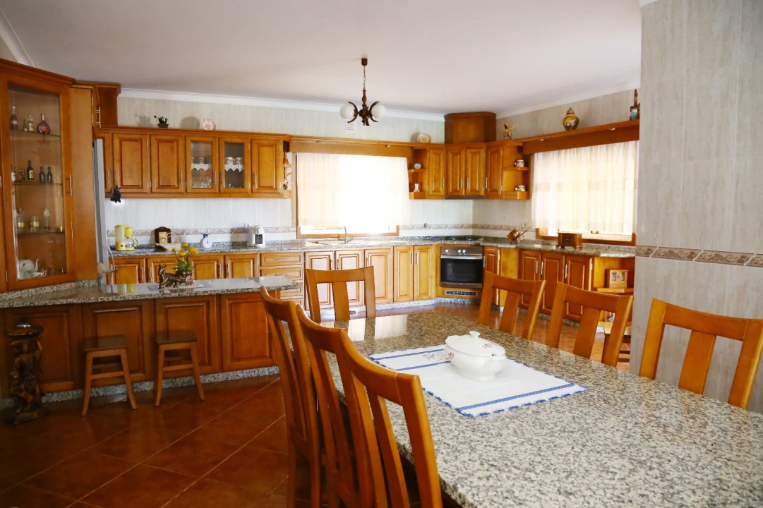 Moradia T4 para Venda em Raimonda Foto 7