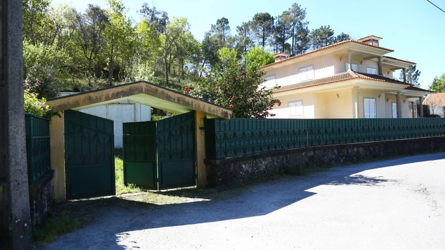 Moradia T4 para Venda em Raimonda