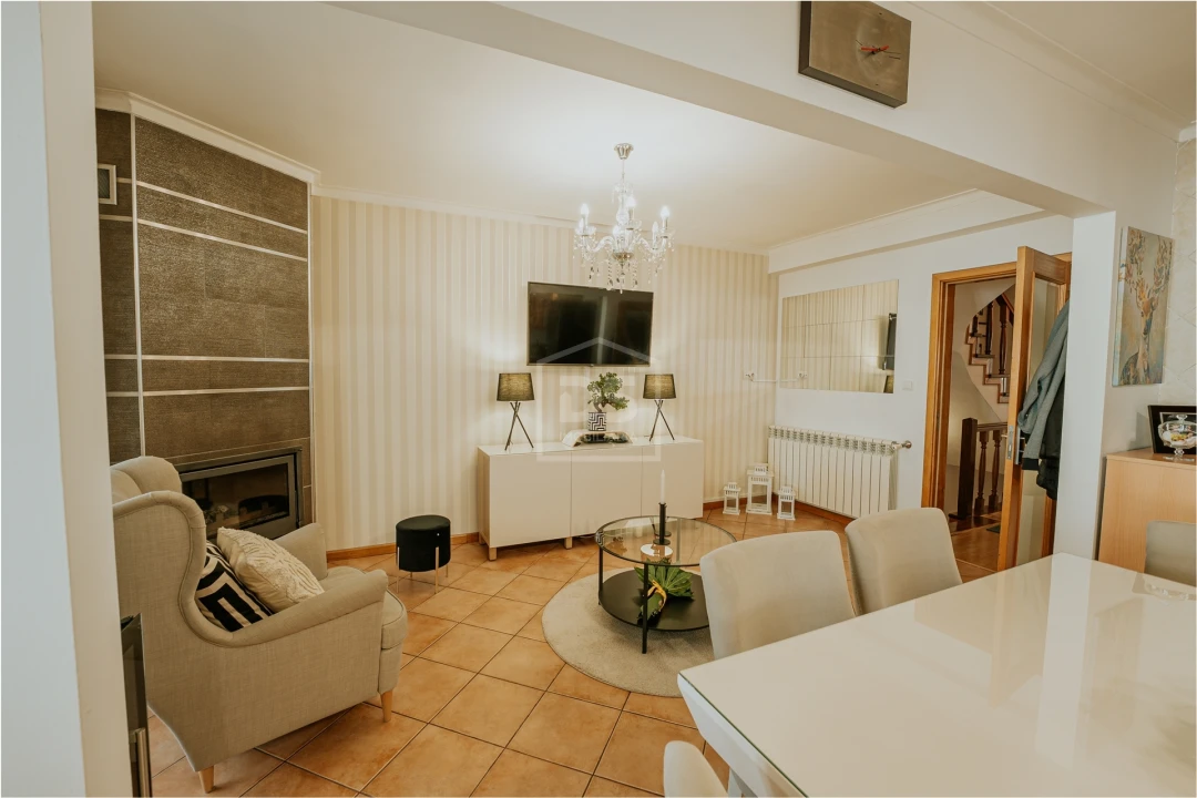 Moradia T4 para Venda em Fragosela Foto 14