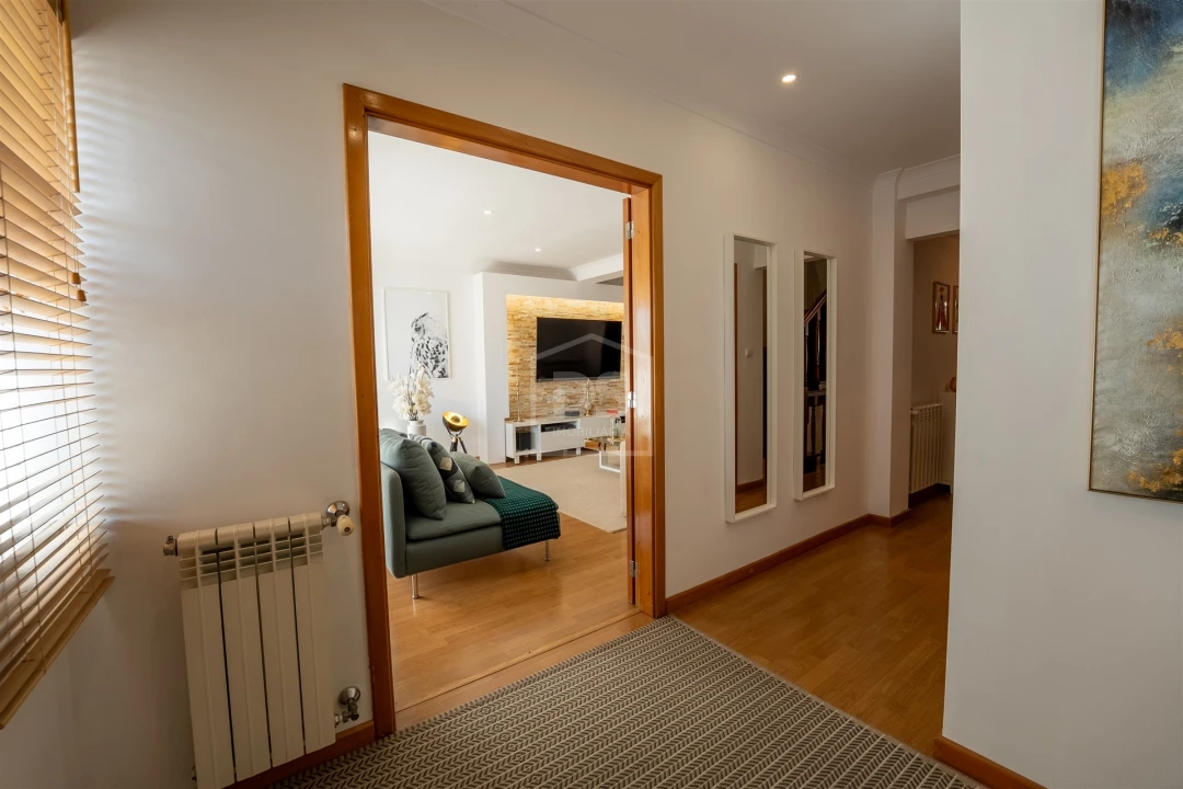 Moradia T4 para Venda em Fragosela Foto 5