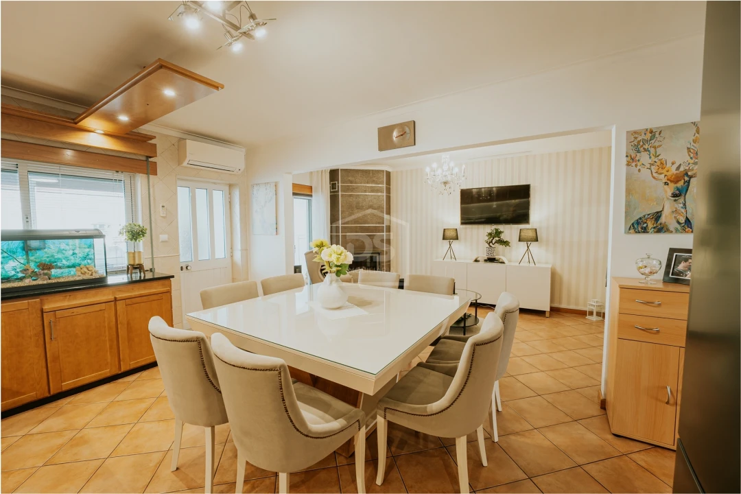 Moradia T4 para Venda em Fragosela Foto 12