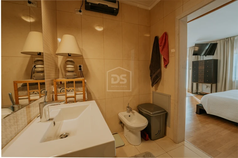 Moradia T4 para Venda em Fragosela Foto 39