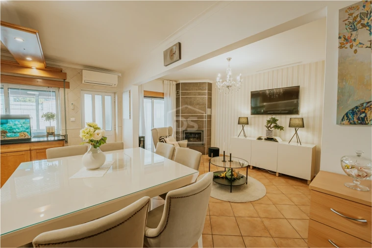 Moradia T4 para Venda em Fragosela Foto 13