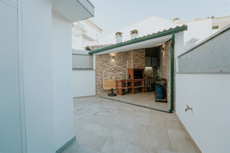 Moradia T4 para Venda em Fragosela Foto 48