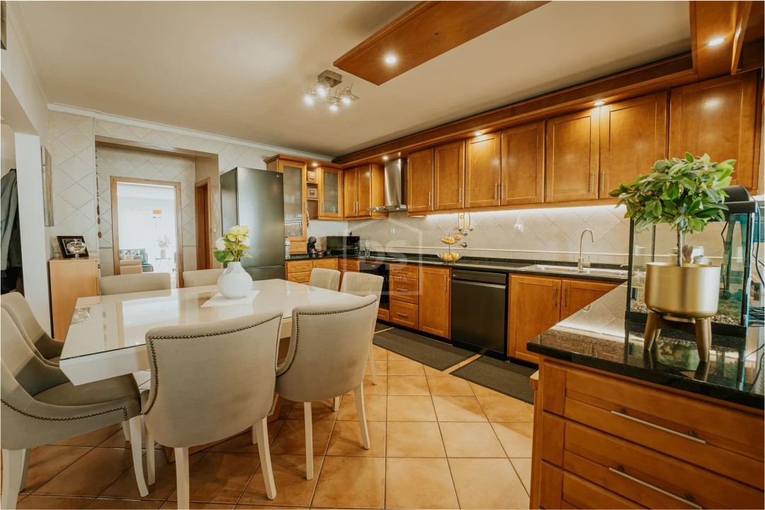 Moradia T4 para Venda em Fragosela Foto 9