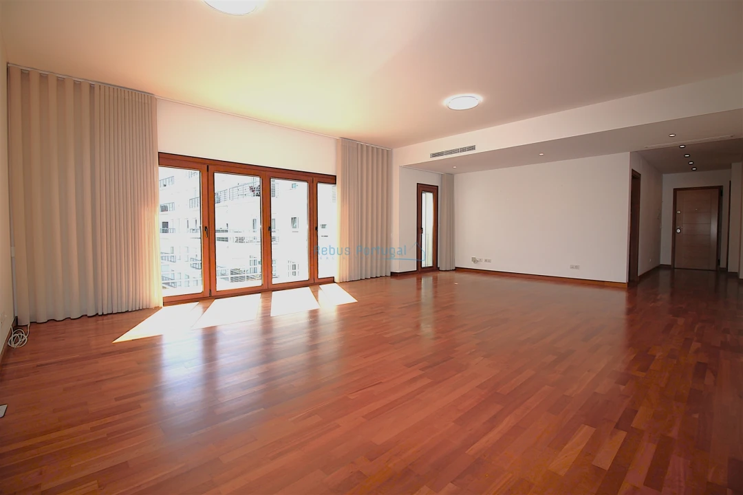 Apartamento T4 para Venda em Loule (São Clemente) Foto 1