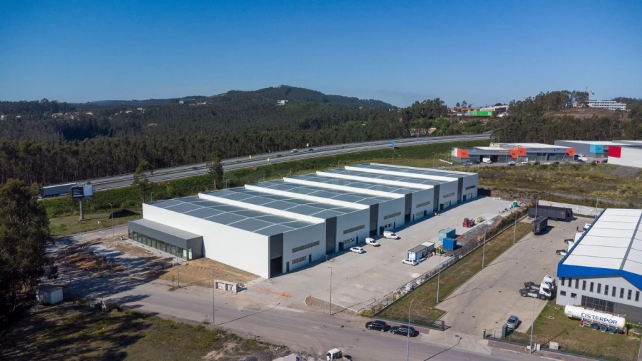 Armazém para Arrendamento em Vilarinho das Cambas Foto 6