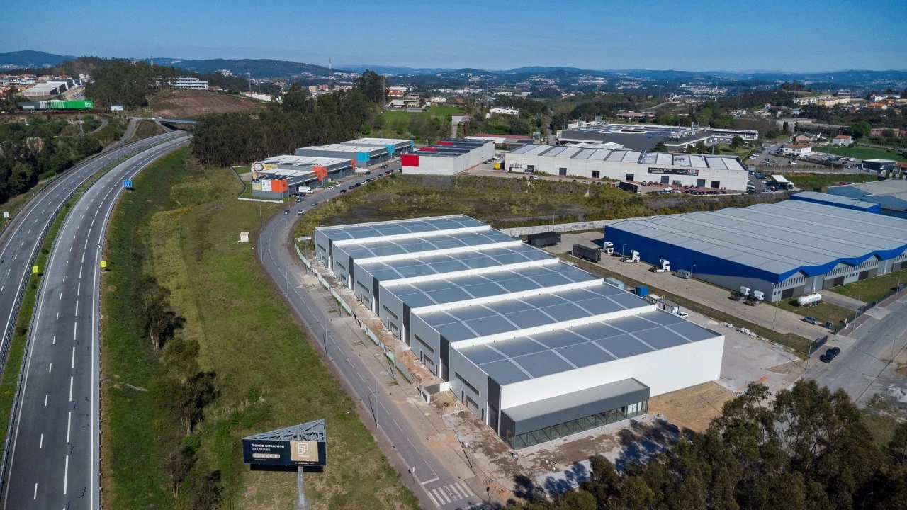 Armazém para Arrendamento em Vilarinho das Cambas Foto 5