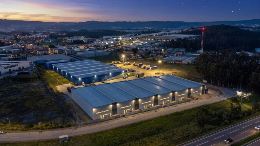 Armazém para Arrendamento em Vilarinho das Cambas Foto 11