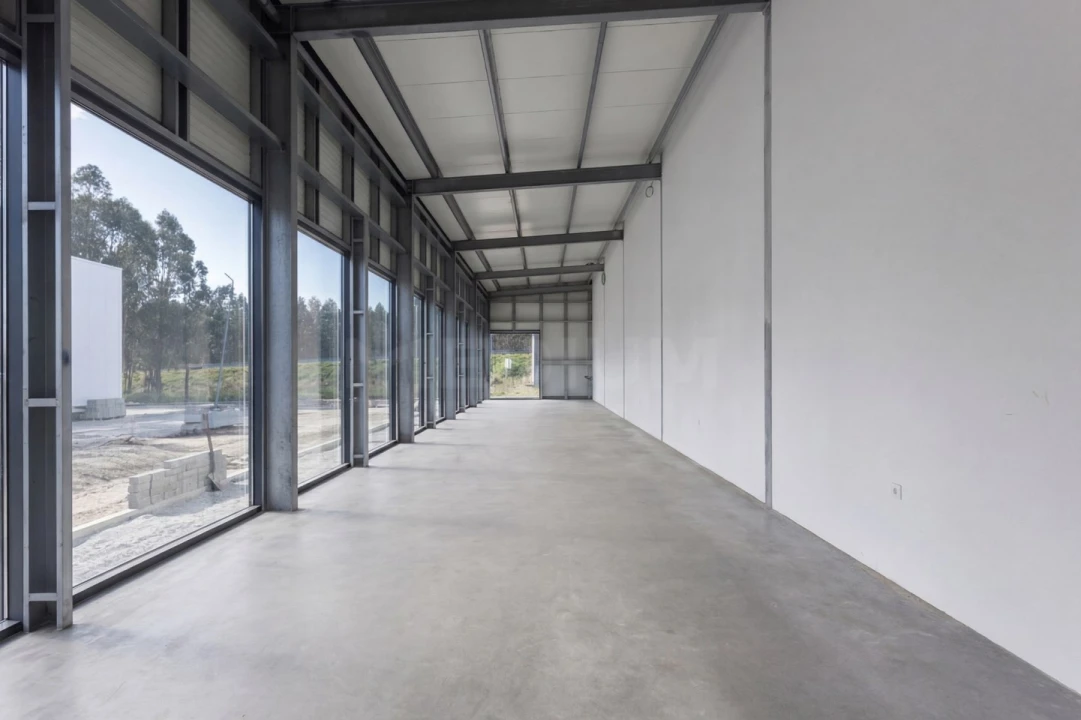 Armazém para Arrendamento em Vilarinho das Cambas Foto 1