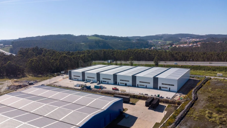 Armazém para Arrendamento em Vilarinho das Cambas Foto 8