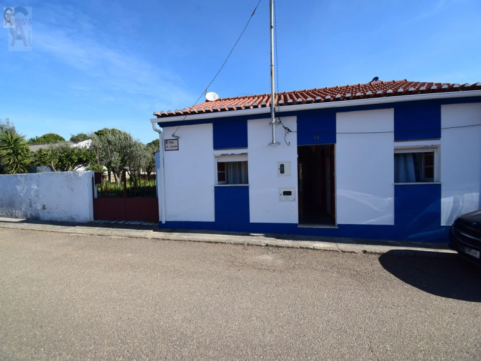 Moradia T2 para Venda em Esperança Foto 1