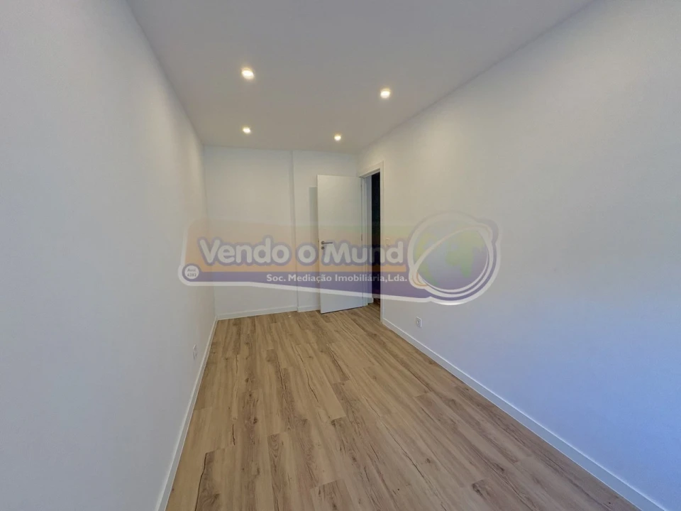Apartamento T2 para Venda em Odivelas Foto 10