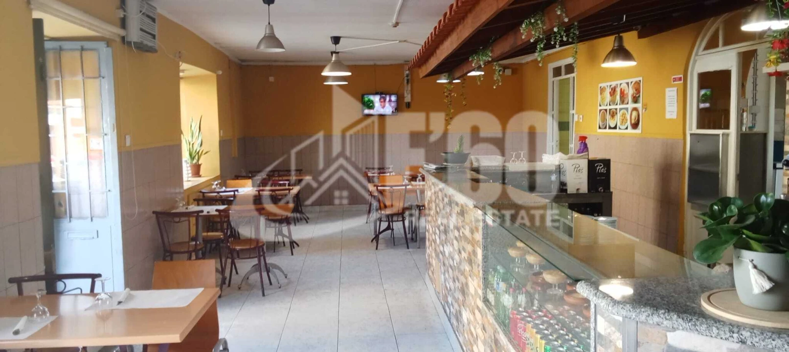 Negócio para Venda em Arcozelo Foto 3