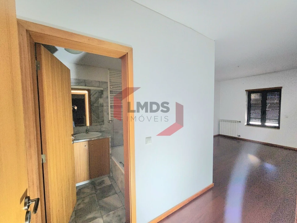 Apartamento T2 para Venda em Oliveira do Douro Foto 17