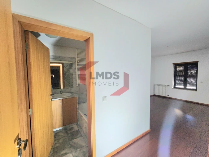 Apartamento T2 para Venda em Oliveira do Douro Foto 17