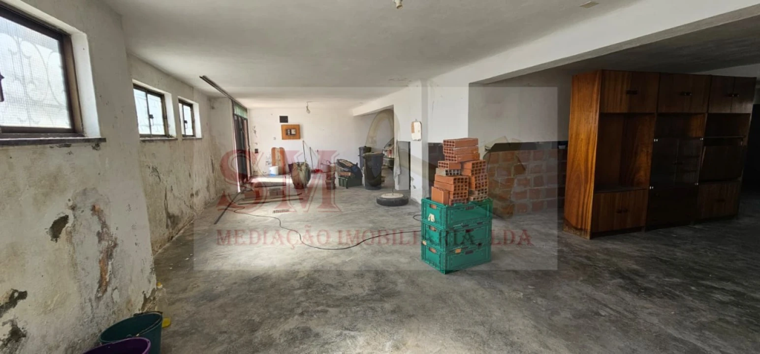 Garagem para Venda em Gaio-Rosário e Sarilhos Pequenos Foto 3