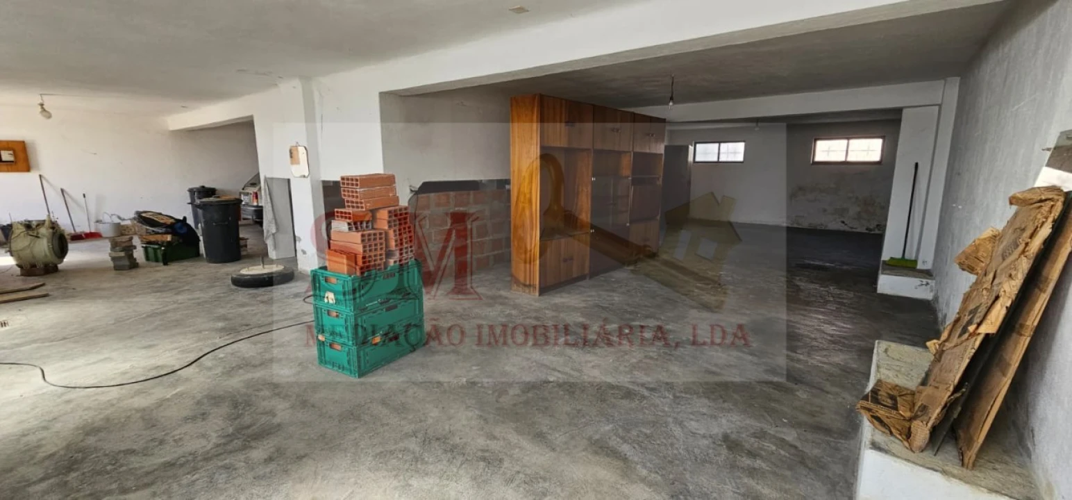 Garagem para Venda em Gaio-Rosário e Sarilhos Pequenos Foto 5