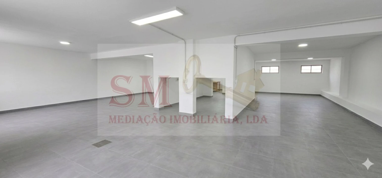 Garagem para Venda em Gaio-Rosário e Sarilhos Pequenos Foto 2