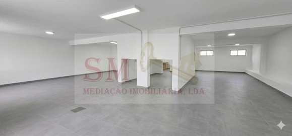 Garagem para Venda em Gaio-Rosário e Sarilhos Pequenos