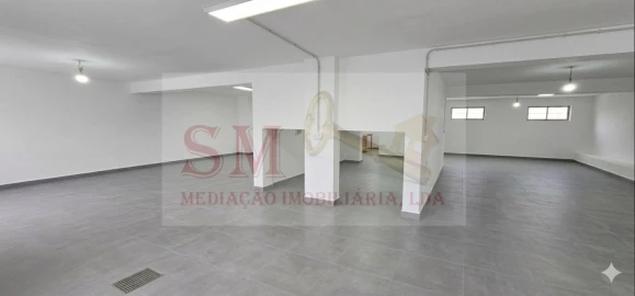 Garagem para Venda em Gaio-Rosário e Sarilhos Pequenos