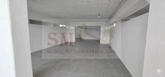 Garagem para Venda em Gaio-Rosário e Sarilhos Pequenos