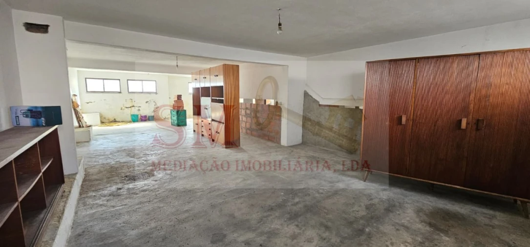 Garagem para Venda em Gaio-Rosário e Sarilhos Pequenos