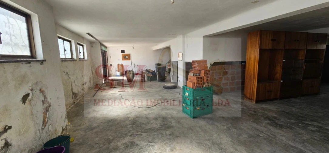 Garagem para Venda em Gaio-Rosário e Sarilhos Pequenos Foto 3