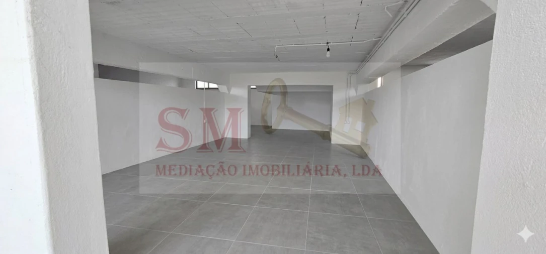 Garagem para Venda em Gaio-Rosário e Sarilhos Pequenos Foto 9