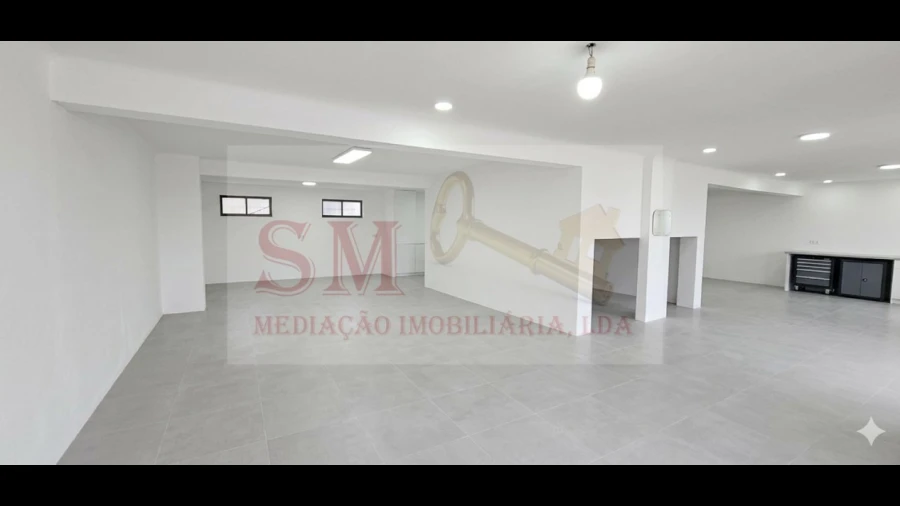 Garagem para Venda em Gaio-Rosário e Sarilhos Pequenos