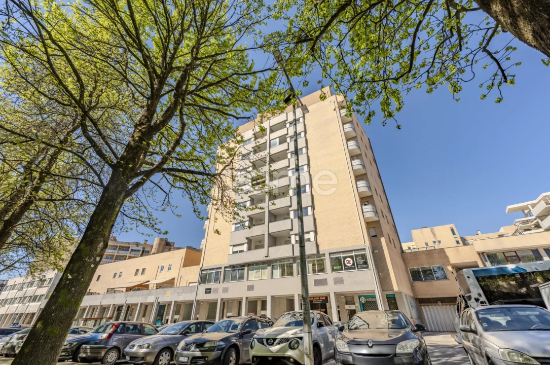 Apartamento T3 para Venda em Vila Nova de Famalicão e Calendário Foto 1