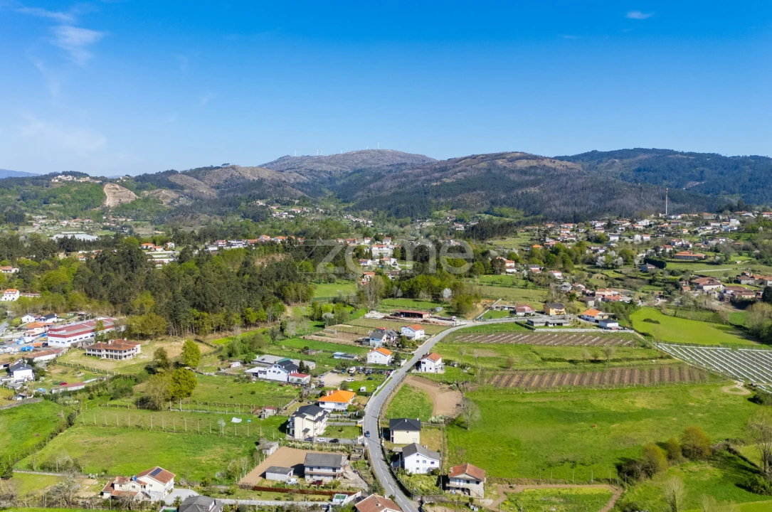 Moradia T4 para Venda em Garfe Foto 48