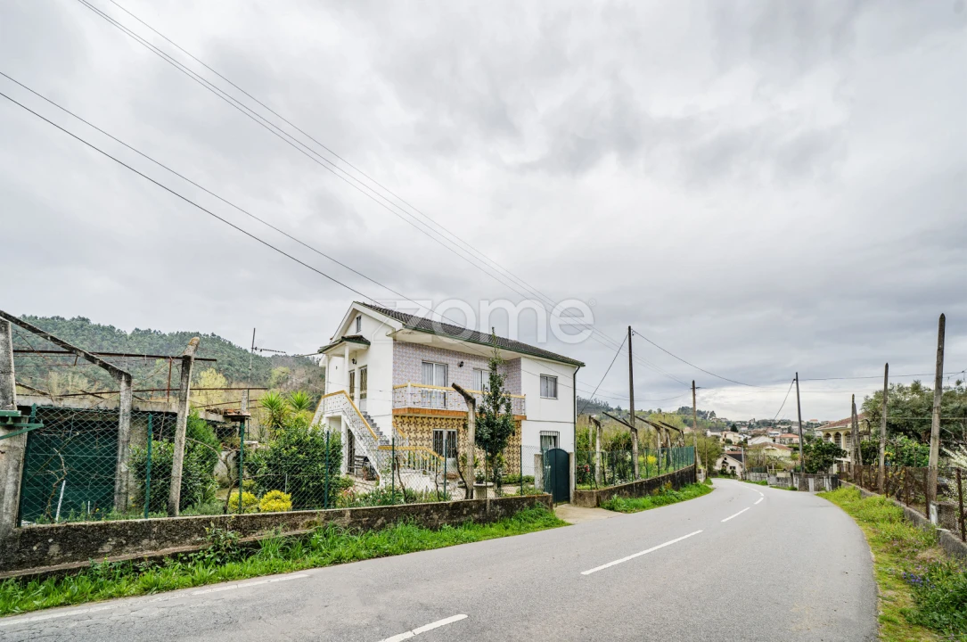 Moradia T4 para Venda em Garfe Foto 3